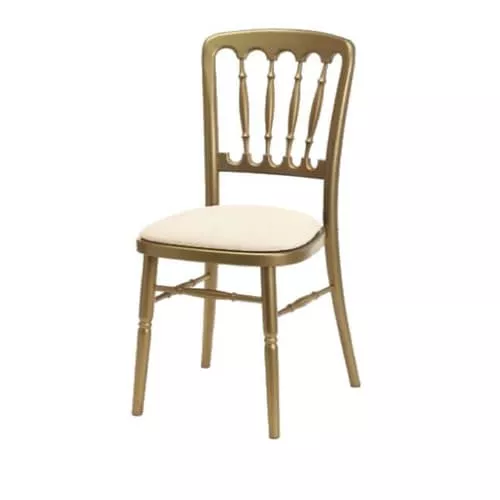 Деревянный золотой стул 